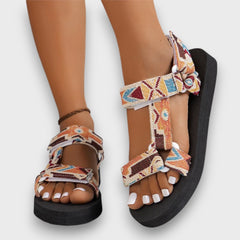 Zanika – Outdoor-Sandalen mit Ethno-Flair in Beige
