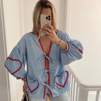Amelie®️™ – elegante herzförmige Bluse