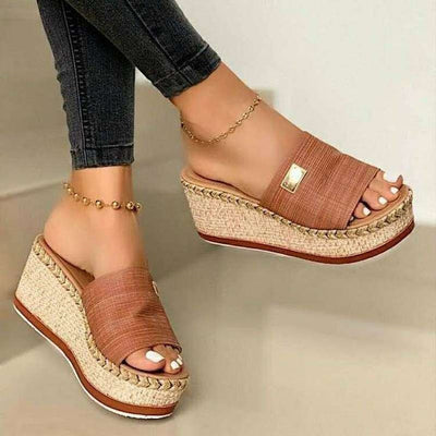Nora® | Braune Sandalen mit Keilabsatz