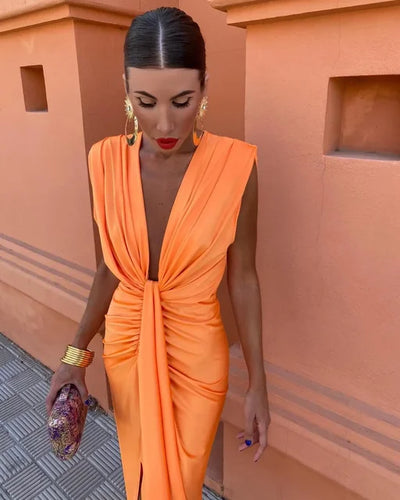 Antonia®️ | Festkleid mit tiefem Ausschnitt