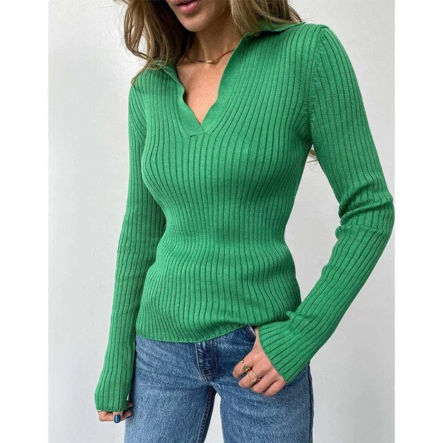 Schlankes Top mit Polokragen aus Strick