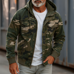 Tarnfarbene Cargo-Jacke mit Kapuze – Robuste und Funktionale Outdoor-Jacke in Militärgrün