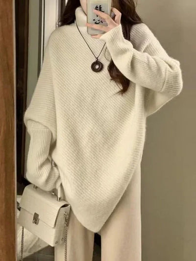Asymmetrischer Pullover aus Strick