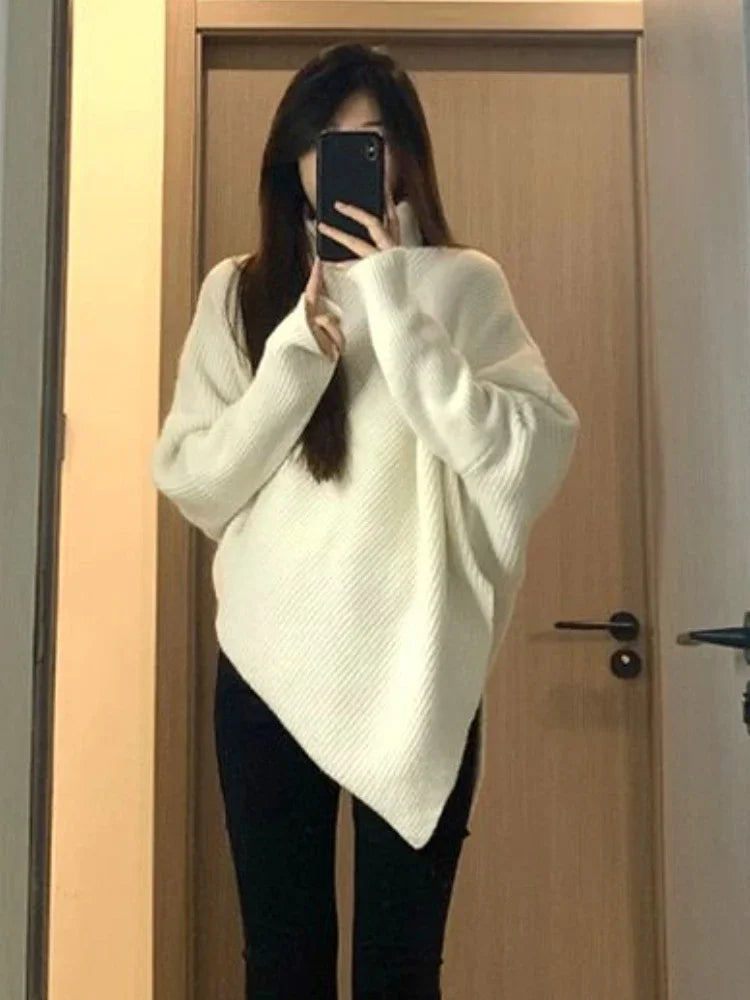 Asymmetrischer Pullover aus Strick