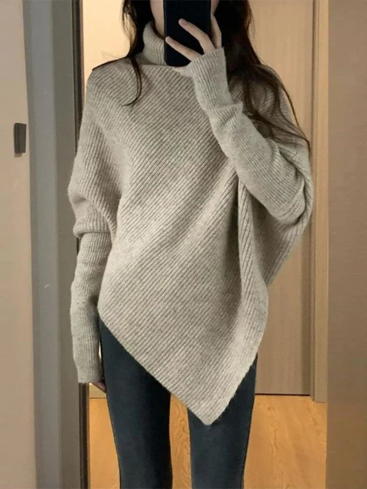 Asymmetrischer Pullover aus Strick
