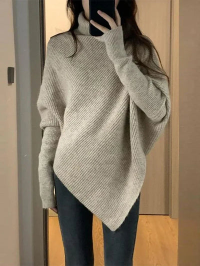 Asymmetrischer Pullover aus Strick