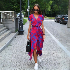 Zayvia - Figurformendes Soft-Touch-Kleid mit V-Ausschnitt in Rot und Blau