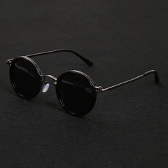 Mette | Zeitlose Runde Sonnenbrille in Schwarz / Schwarz