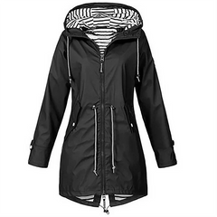 LEONORE – Der elegante und wasserdichte Damen-Regenmantel in Schwarz