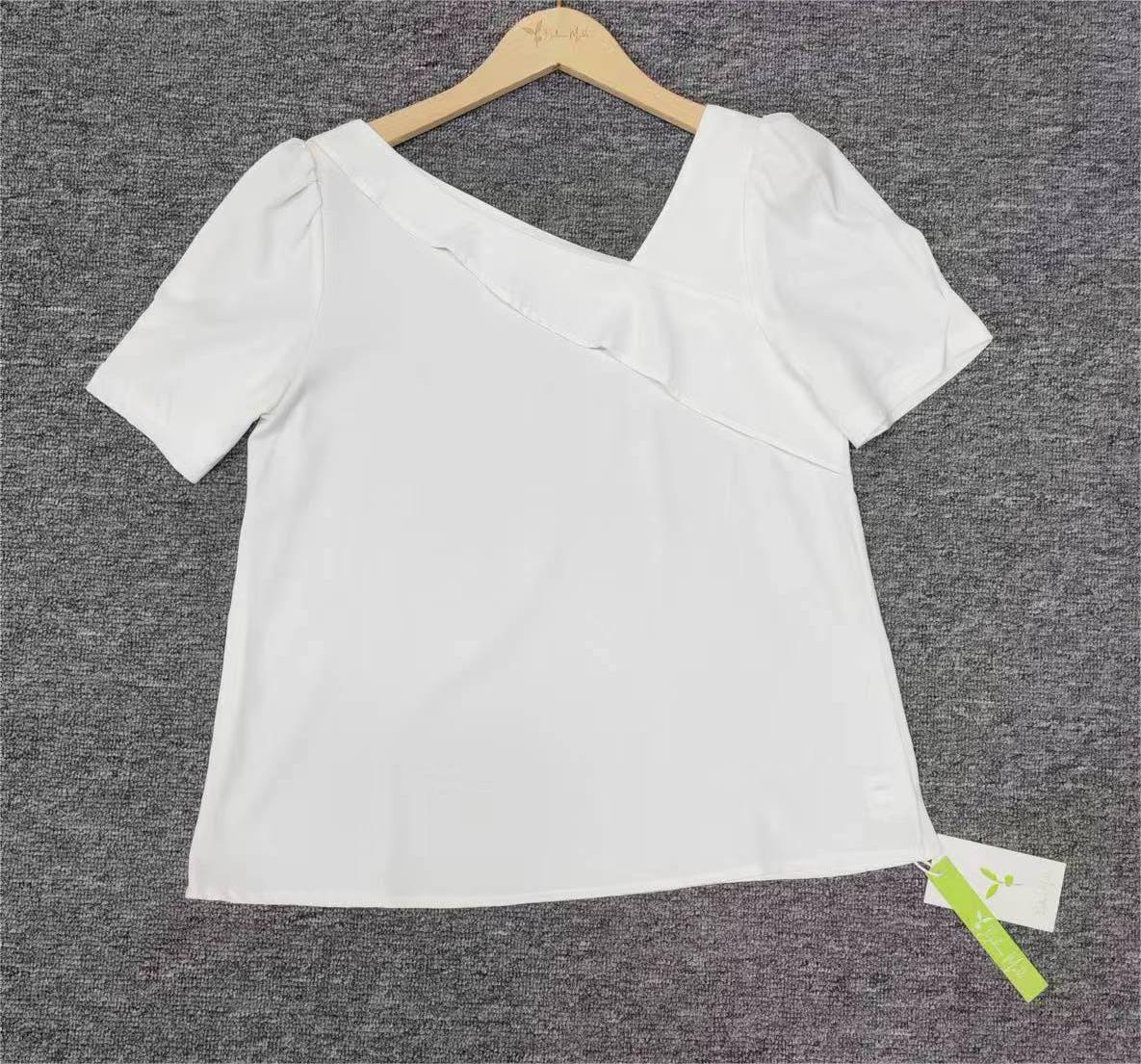 Valeska - Bluse mit kurzen Puffärmeln und asymmetrischem V-Ausschnitt