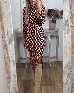 Valestra - Schlitzkleid mit Fischschuppen Print in Weinrot