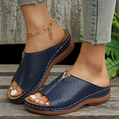 Vanessa - Sandalen mit offener Zehenpartie und Gold-Emblem