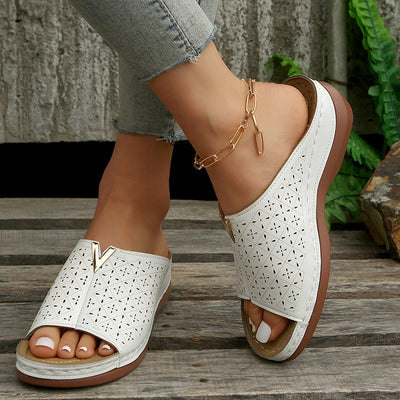 Vanessa - Sandalen mit offener Zehenpartie und Gold-Emblem