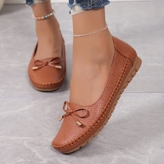 Velurette™ – Elegante Damen Loafer mit Schleifen-Design in Kamel