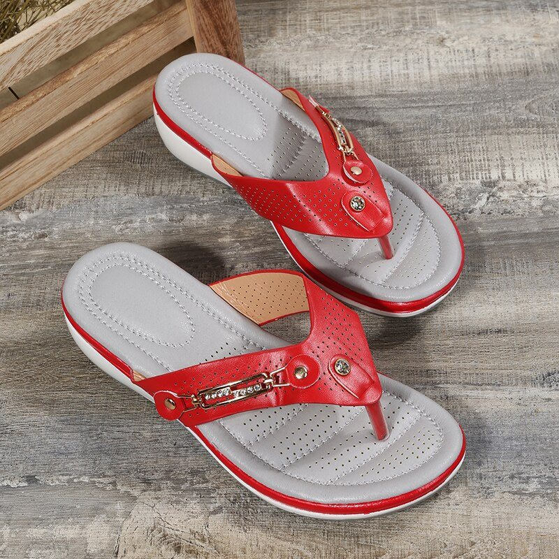 Darlene - Flip‑Flops mit niedrigem Absatz