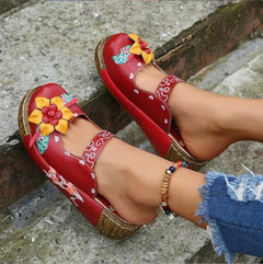 Tatiana® | Modische Sandalen mit 3D-Blumendesign in Rot