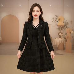 Lorelei™-Set mit strukturiertem Blazer und Kleid mit verziertem Ausschnitt / Präsenz, Stil und zeitlose Eleganz! in Schwarz