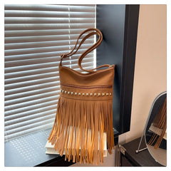 Vintage-Schultertasche mit Fransen für Damen im Retro-Boho-Stil in Braun