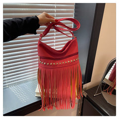 Vintage-Schultertasche mit Fransen für Damen im Retro-Boho-Stil in Burgund