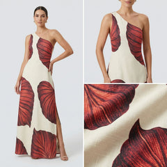 Yara™ Maxikleid aus strukturierter Viskose mit seitlichem Schlitz und asymmetrischem Ausschnitt in Rot