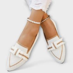 Flache Damenschuhe mit geknotetem Design in Weiß
