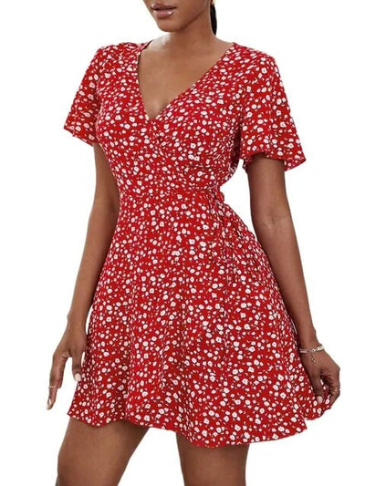 Wickelkleid mit Blumendruck und Rüschensaum