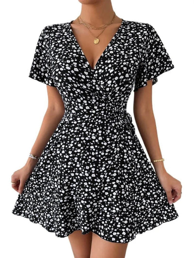 Wickelkleid mit Blumendruck und Rüschensaum