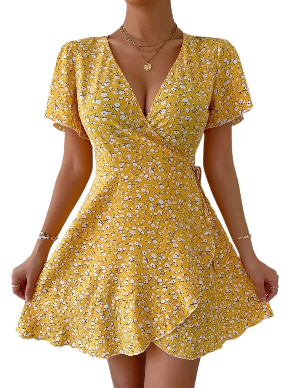 Wickelkleid mit Blumendruck und Rüschensaum