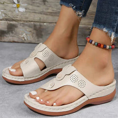 Rosario® | Hochwertige Sandalen mit Keilabsatz in Beige