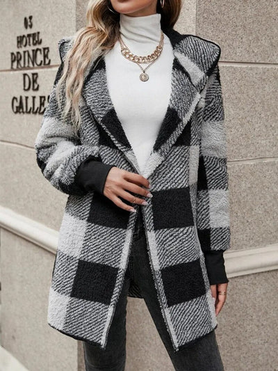 Dicker karierter lockerer Cardi