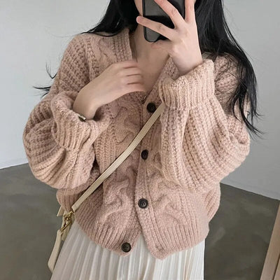 Strickjacke mit Knopfleiste aus grobem, verdrehtem Strick