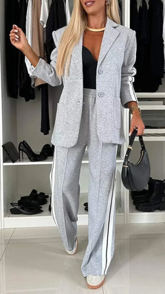 PATRICIA - SET AUS JACKE UND WEITER HOSE in Hellgrau
