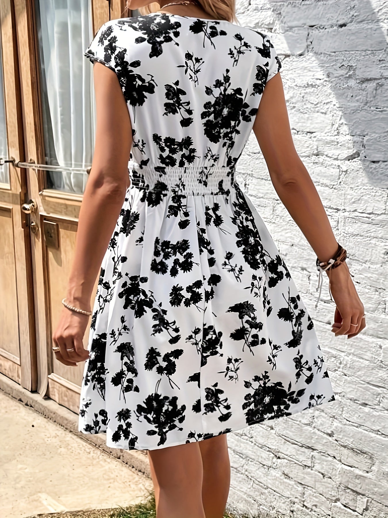 Ulla - Weißes Blumen-Wickelkleid
