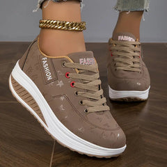 Sable - Plateau-Sneaker mit Schnürung in bequemer Passform in Braun