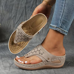 Ysola - Softtouch-Keilsandalen in Grau