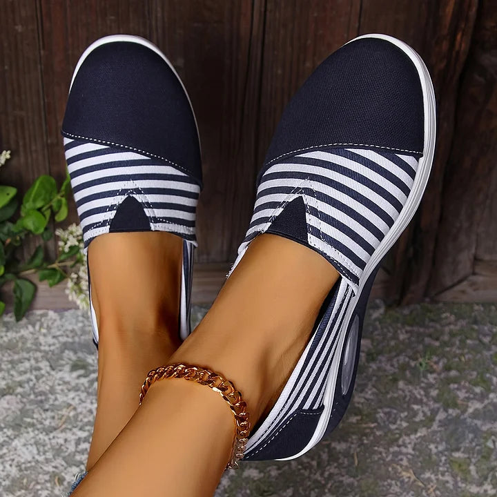 Tasha - Bequeme orthopädische Schlupf Auf Turnschuh Mit Streifen