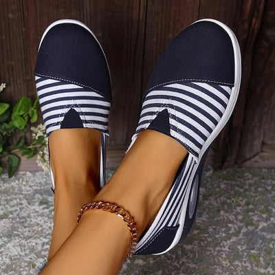 Tasha - Bequeme orthopädische Schlupf Auf Turnschuh Mit Streifen