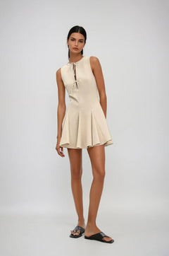 AGNESE  | Raffiniertes Faltenkleid in Beige