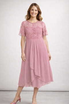 Beatrice | Zartes Spitzen Chiffon Midikleid in Rosa