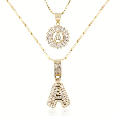 Set von Pavé Buchstaben-Anhängern | Gold