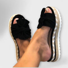 Seina – Bequeme Sandalen mit Schleifendetail in Schwarz