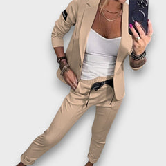 Verena – Moderner Blazer-Zweiteiler in Khaki