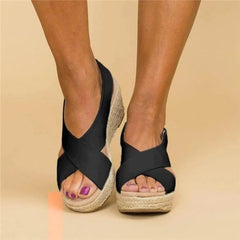 Zadie - lässige Plateausandalen mit überkreuzten Riemen in Schwarz