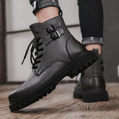 Stilvolle dunkle Herrenstiefel in Schwarz