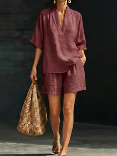 Yamina - Soft-Touch-Set aus V-Ausschnitt-Top und Shorts in Rot