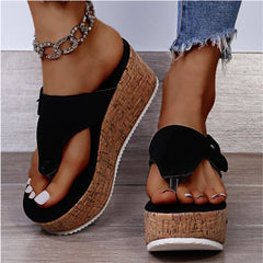 Marie | Damen Bequeme Sandalen Kork-Keilabsatz Zehentrenner Schleife in Schwarz