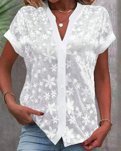 Mia | Damen Kurzarm Blumenspitzen-Bluse mit V-Ausschnitt Knopfleiste in Weiß