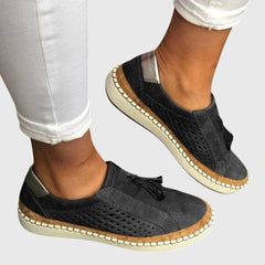 Damen Loafer mit Quaste auf dem Vorderblatt und Lochmuster an den Seiten in Schwarz
