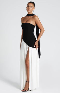 Damen Maxikleid trägerlos mit asymmetrischem Oberteil Beinschlitz und Schal am Hals in Schwarzweiß