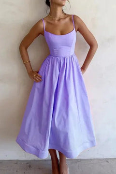 Damen Midikleid mit geradem Ausschnitt und Spaghettiträgern mit Taillenaht und weitem Rock in Lila